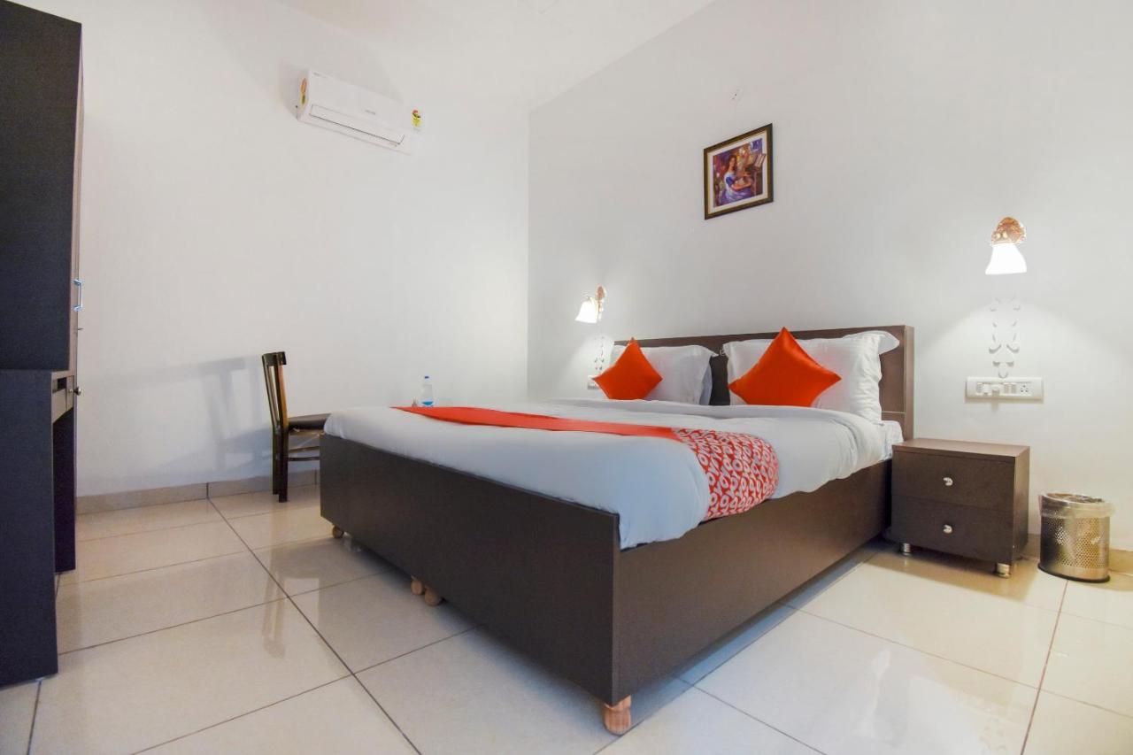 Hotel Oyo 75460 Sky High Residency à Ludhiana Extérieur photo
