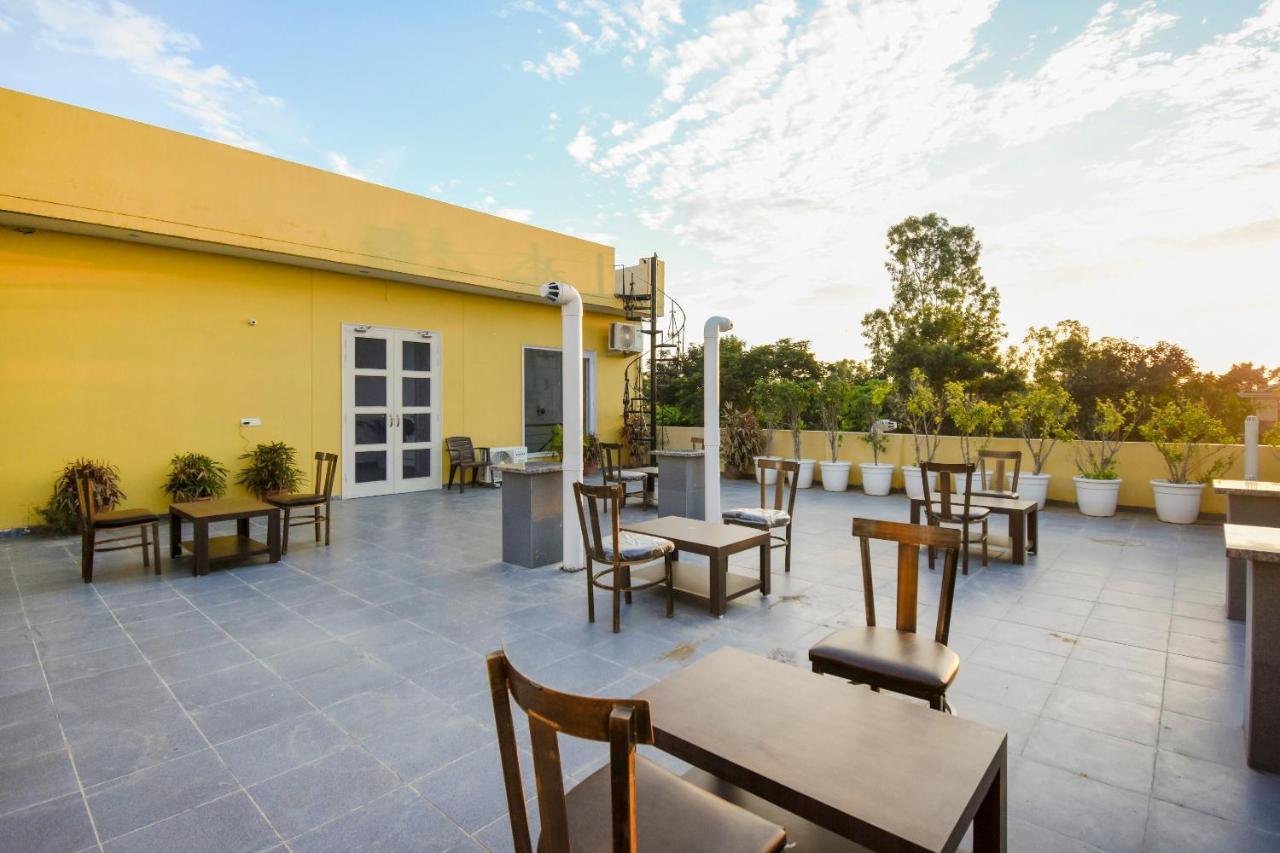 Hotel Oyo 75460 Sky High Residency à Ludhiana Extérieur photo