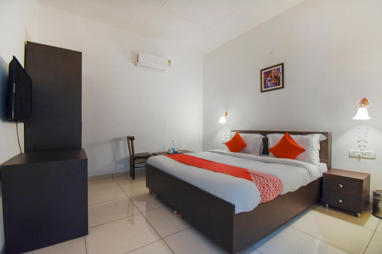 Hotel Oyo 75460 Sky High Residency à Ludhiana Extérieur photo