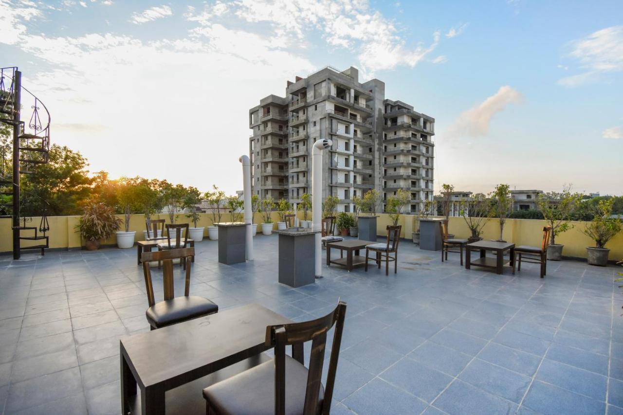 Hotel Oyo 75460 Sky High Residency à Ludhiana Extérieur photo