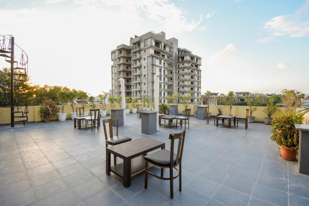 Hotel Oyo 75460 Sky High Residency à Ludhiana Extérieur photo